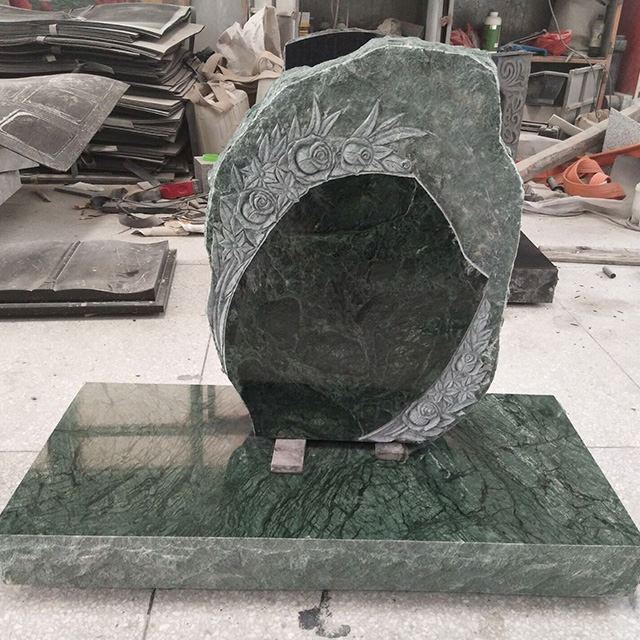 Monument en forme de temple en marbre blanc polonais de bonne qualité